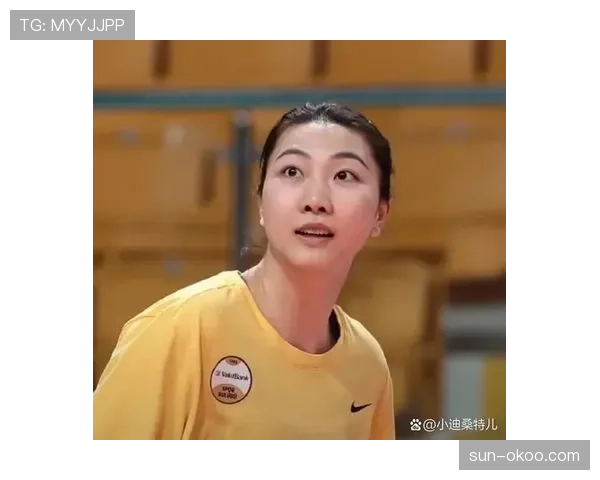 袁心玥的房间比我家客厅还大，谁告诉我她怎么看球的？